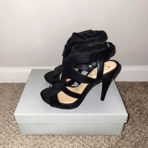 Jessica Simpson black Carmyne size 8